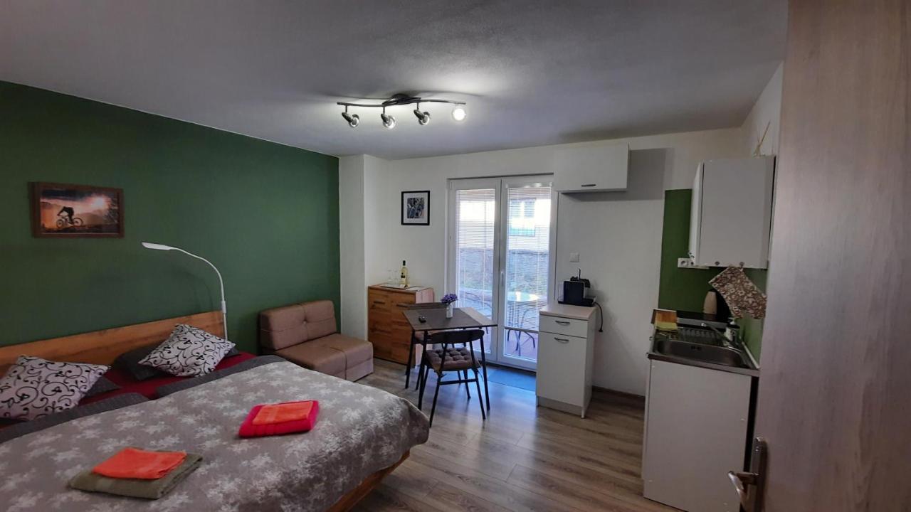 Bike Apartments 1 Hodrusa Екстер'єр фото
